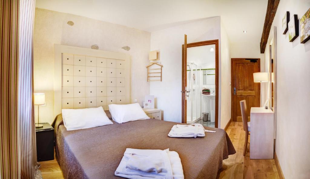 Hotel Les Remparts Mirepoix  Δωμάτιο φωτογραφία