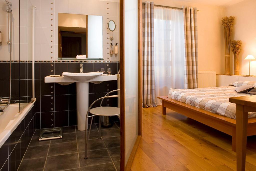 Hotel Les Remparts Mirepoix  Δωμάτιο φωτογραφία